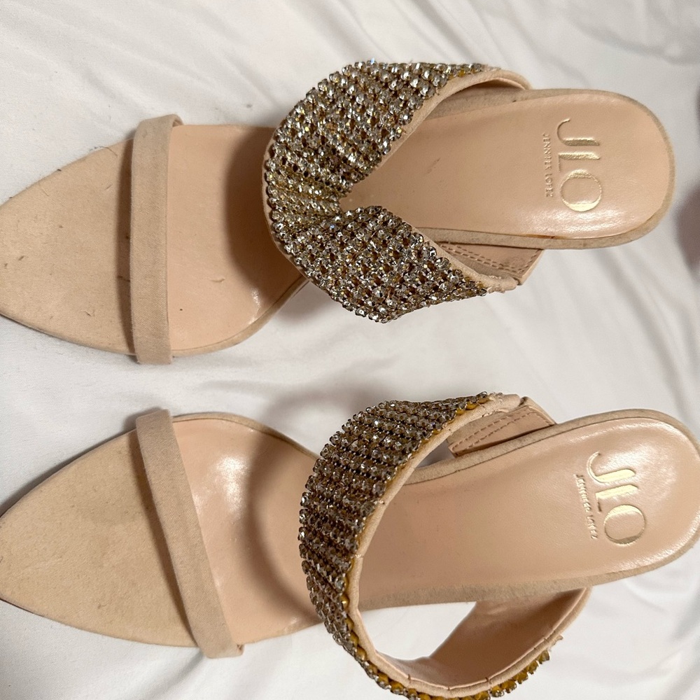 Jennifer Lopez Cream and Gold Heels with Textured Strap